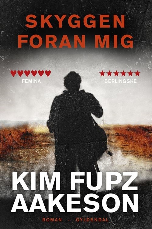 Boganmeldelse: ‘Skyggen foran mig’ af Kim Fupz&nbsp;Aakeson